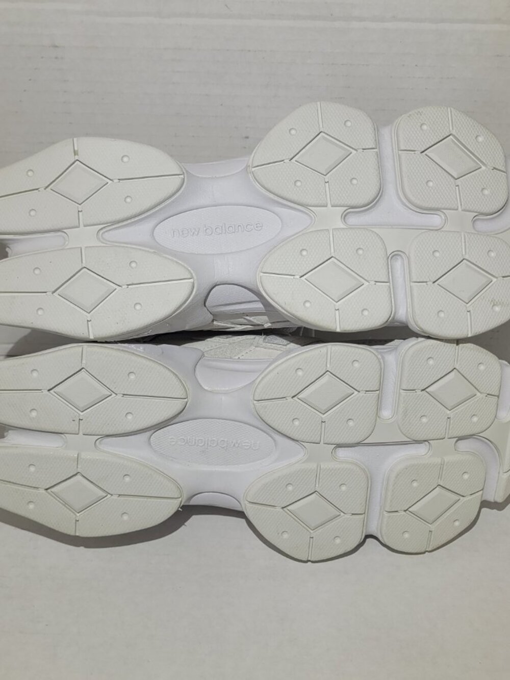 New Balance 9060 Gray White Sneakers Men 9 New No Box - Picture 4 of 6